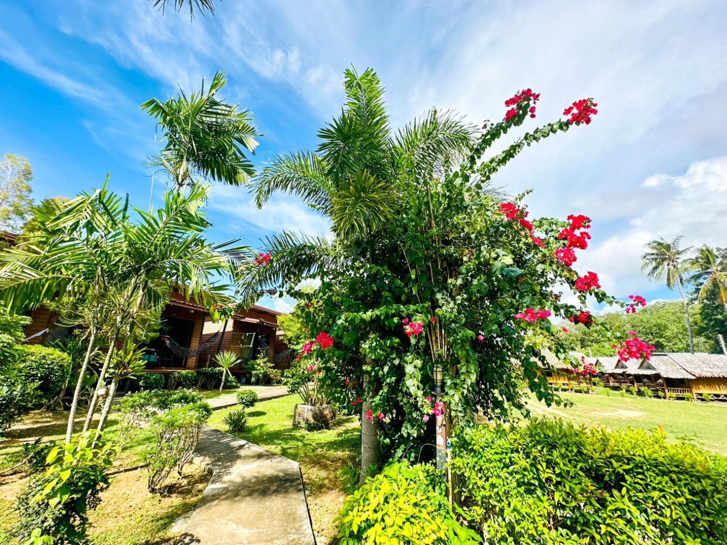 Baan Check In Hotel Koh Lanta Exterior photo